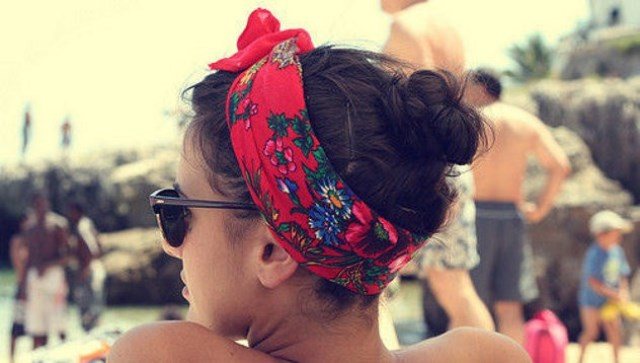 Pricheski dlya plyazha s platkom ili sharfom (4)