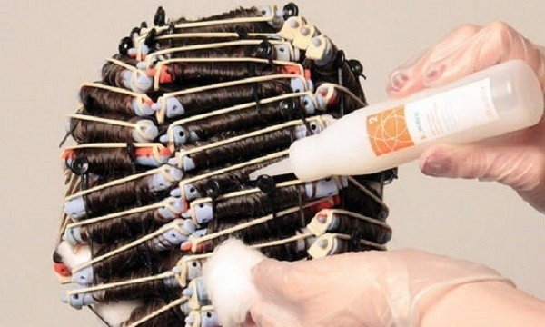 mokraya-himiya-stilnyj-look-iz-zavitkov7