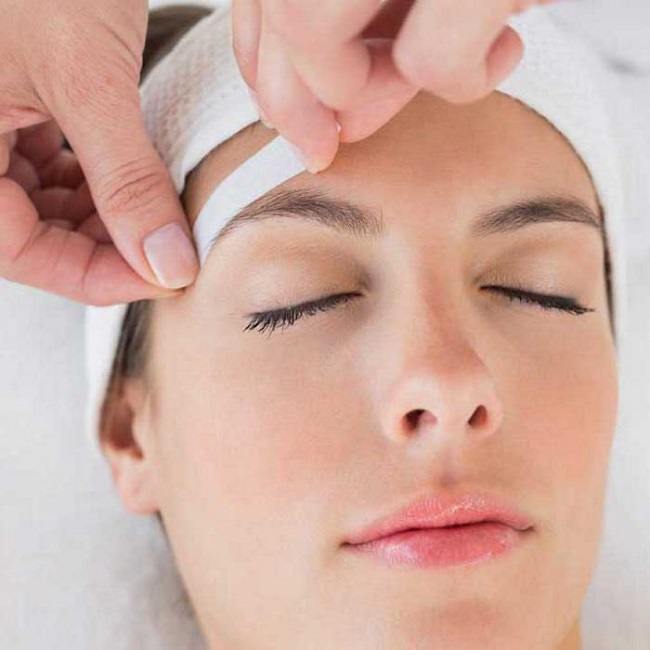 5-sposobov-vyshchipat-brovi-bez-pinceta5