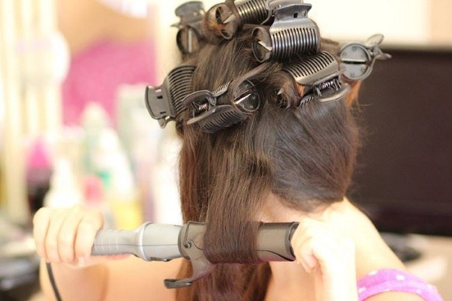 kak-nakrutit-volosy-na-bigudi22