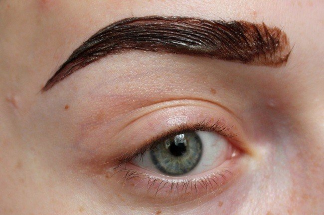 kak-pokrasit-brovi-kraskoj12