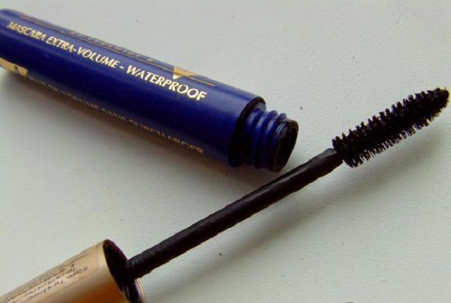 obzor-luchshih-marok-sredi-vodostojkoj-tushi-dlya-resnic10