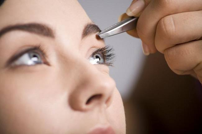 odna-brov-vyshe-drugoj-prichiny-disproporcii5