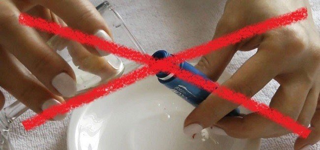 sposoby-razbavleniya-zasohshej-ili-zagustevshej-tushi-dlya-resnic9