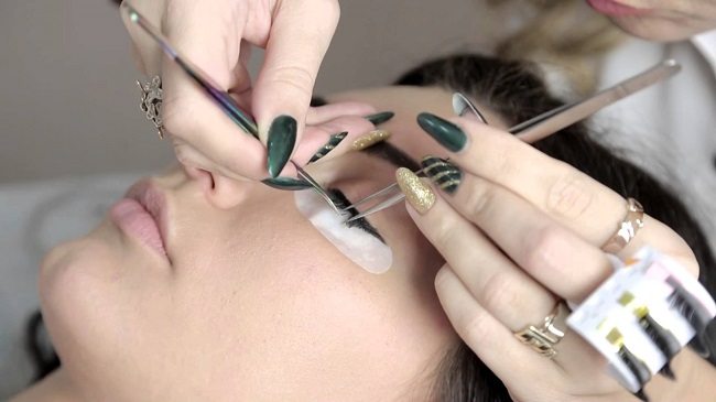 delaem-vybor-mezhdu-laminirovaniem-i-narashchivaniem-resnic7