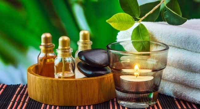 ehfirnye-masla-ot-vypadeniya-i-issusheniya-volos1