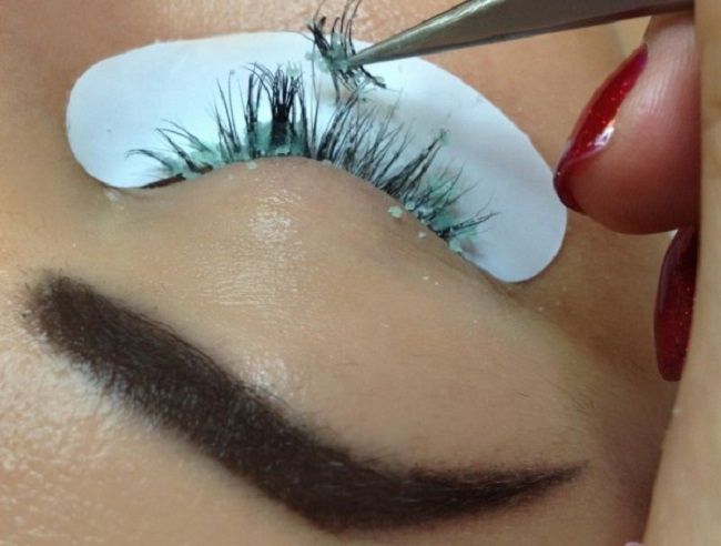 kak-bez-vreda-dlya-svoih-resnic-snyat-doma-naroshchennye-puchki12