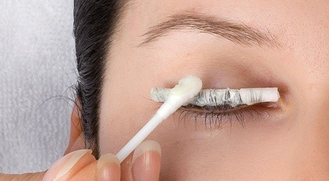 kak-provesti-laminirovanie-resnic-zhelatinom-v-domashnih-usloviyah4