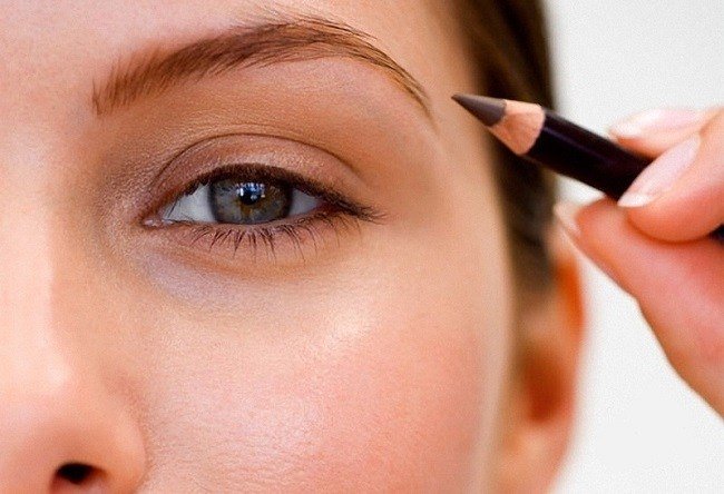 kak-sdelat-brovi-temnee-i-gushche-v-domashnih-usloviyah4