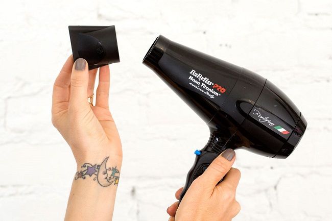 kak-zavit-resnicy-bez-shchipcov-v-domashnih-usloviyah10