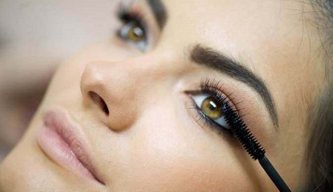 kak-zavit-resnicy-bez-shchipcov-v-domashnih-usloviyah5