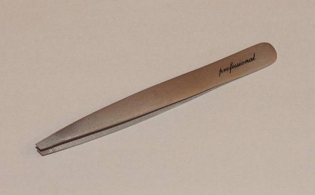 linejka-dlya-brovej-udobnoe-prisposoblenie-dlya-modelirovaniya7