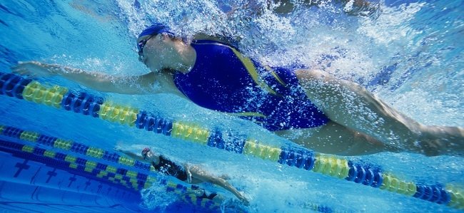 mozhno-li-hodit-v-banyu-saunu-solyarij-ili-v-bassejn-s-naroshchennymi-resnicami7