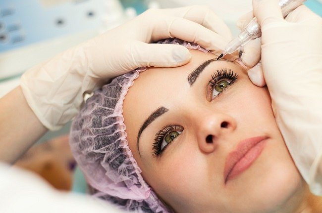 mozhno-li-kormyashchej-mame-delat-tatuazh-brovej2