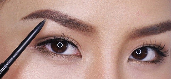 mozhno-li-kormyashchej-mame-delat-tatuazh-brovej6