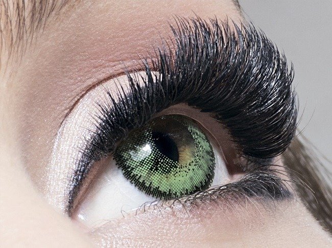 obemnoe-narashchivanie-resnic-radikalnaya-smena-imidzha-za-paru-chasov3а