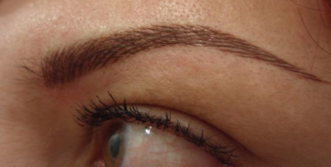 preimushchestva-i-tekhnika-vypolneniya-biotatuazha-brovej-hnoj2