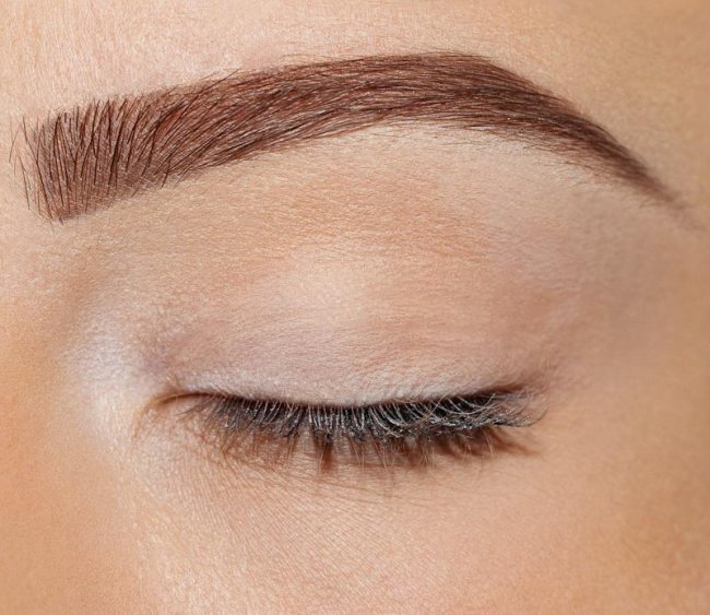 pudrovye-brovi-chto-ehto-takoe-i-tekhnika-napyleniya-brovej6