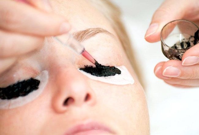 ispolzovanie-kraski-dlya-resnic-v-domashnih-usloviyah5