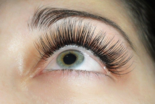 materialy-i-instrumenty-dlya-narashchivaniya-resnic1