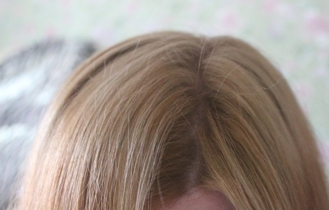 obescvechivayushchaya-pudra-dlya-volos2